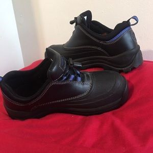 Land’s End Waterproof shoes size 6 M 7.5W‎